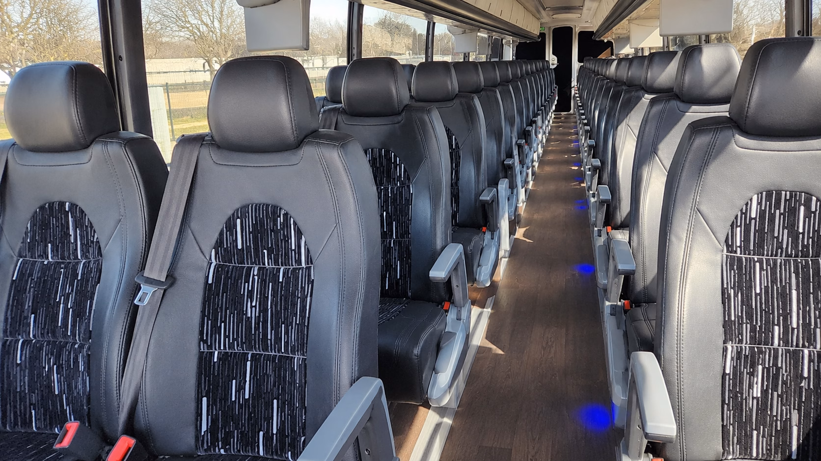 farmington hills charter bus rentals