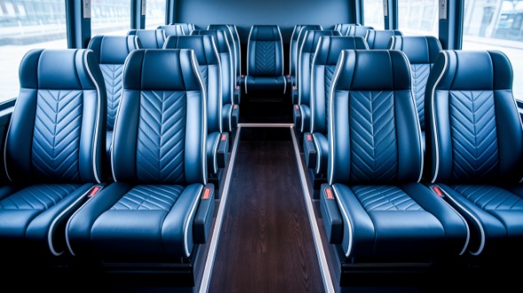 15 passenger minibus rental warren